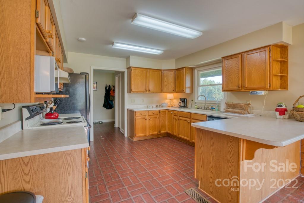 4290 Collinsville Road Columbus, NC 28722 - Photo 7 of 47 Gallery Image 7