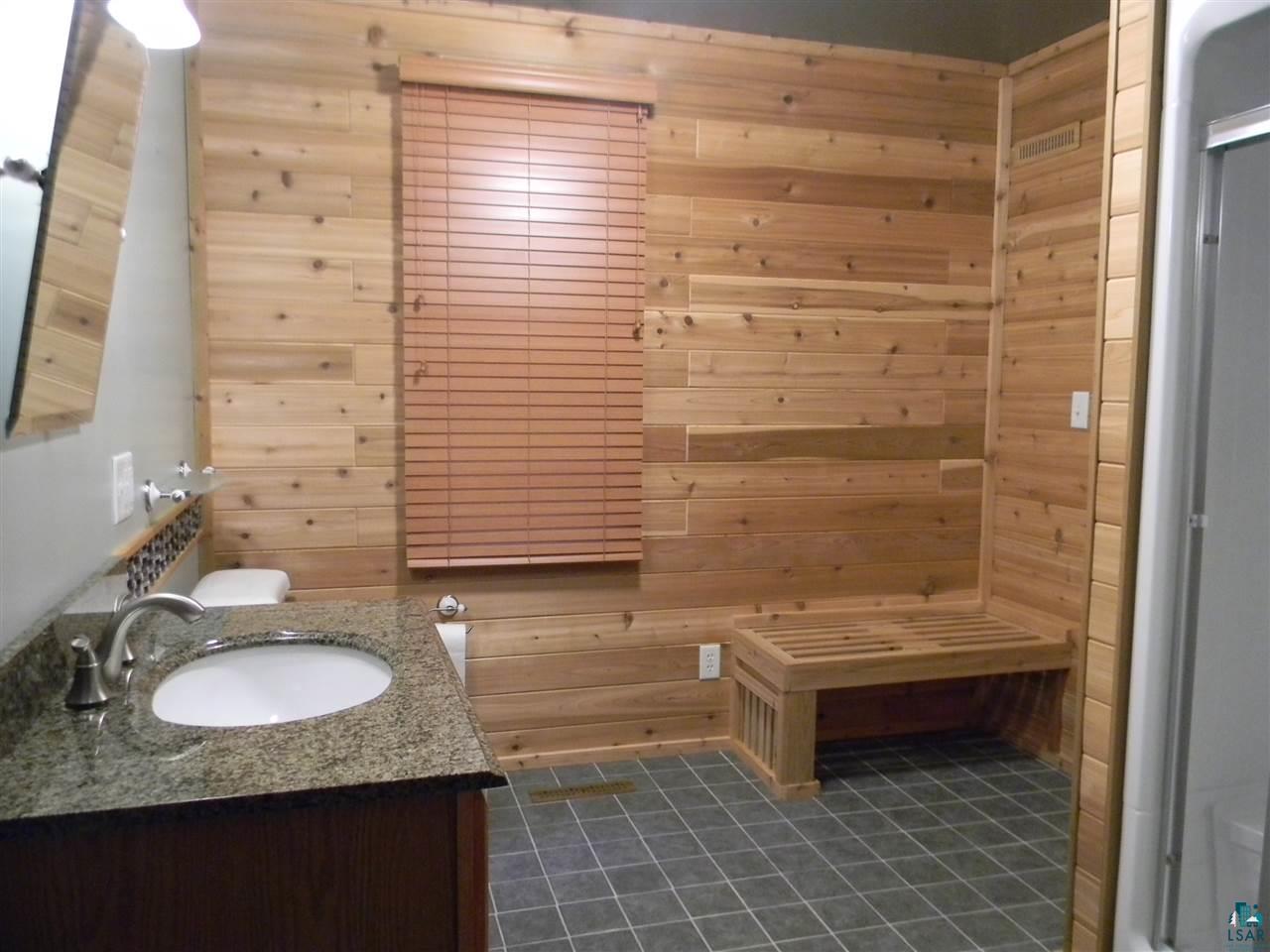 2901 West Arrowhead Road Duluth, MN 55811 - Photo 13 of 24 Second floor bath