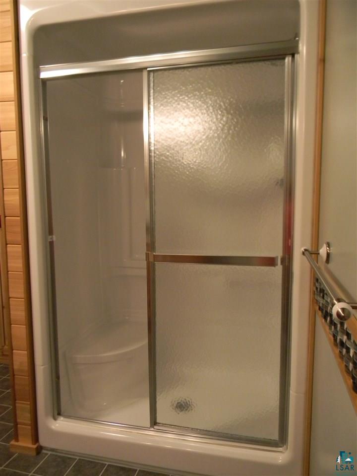 2901 West Arrowhead Road Duluth, MN 55811 - Photo 14 of 24 Second floor bath