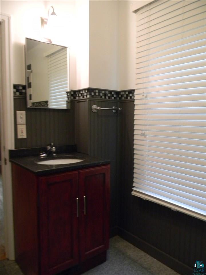 2901 West Arrowhead Road Duluth, MN 55811 - Photo 8 of 24 Main floor bath