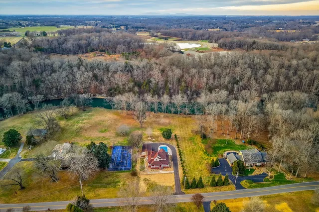 $1,185,000 | 962 Indian Mound Drive, McMinnville, TN 37110