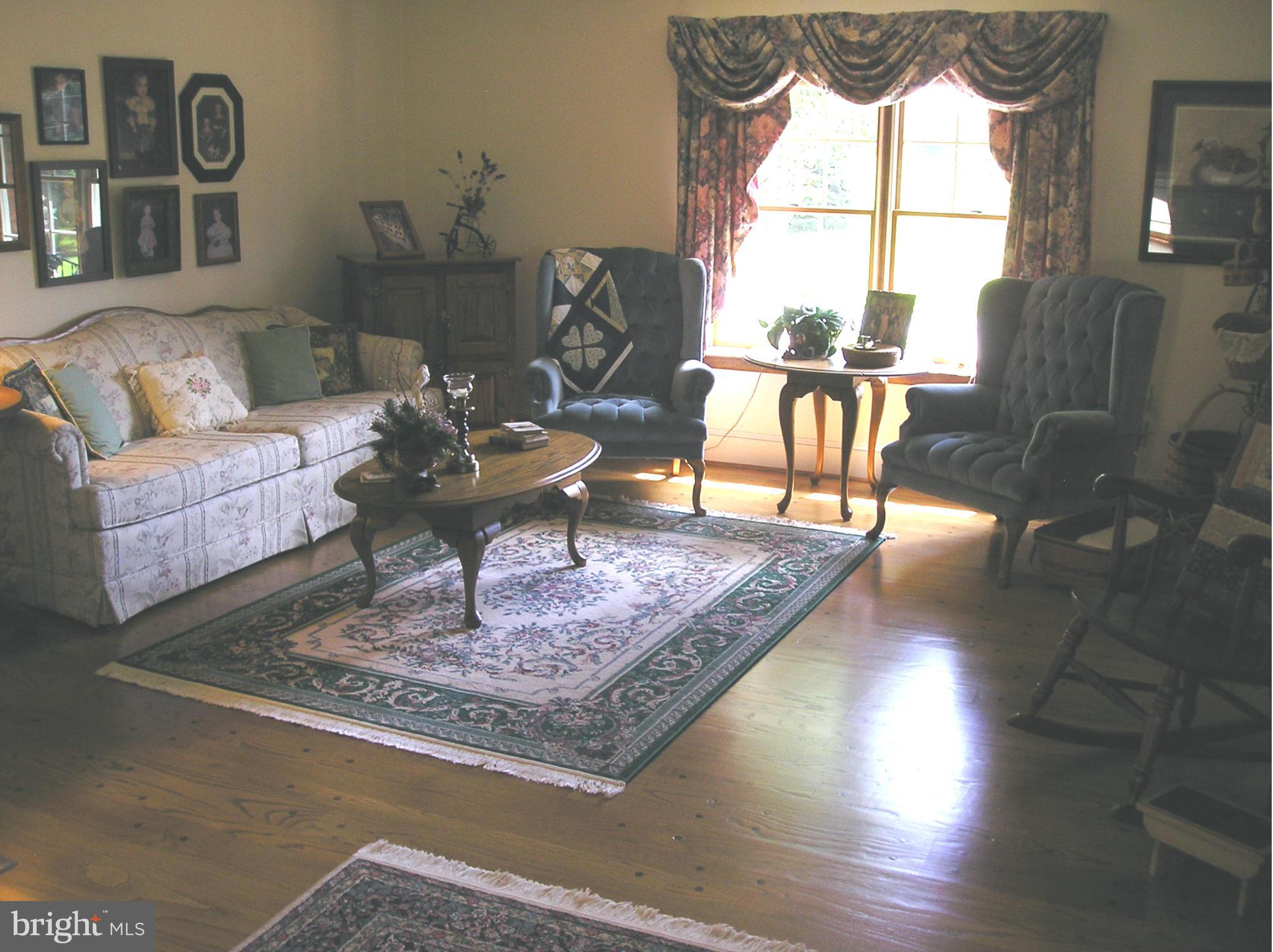 12016 Kemps Mill Road Williamsport, MD 21795 - Photo 11 of 28 Living Room