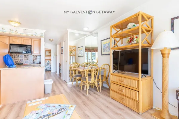 $1,300 | 6300 Seawall Boulevard, Unit 6105, Galveston, TX 77551