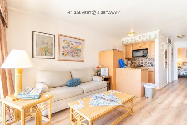 $1,300 | 6300 Seawall Boulevard, Unit 6105, Galveston, TX 77551