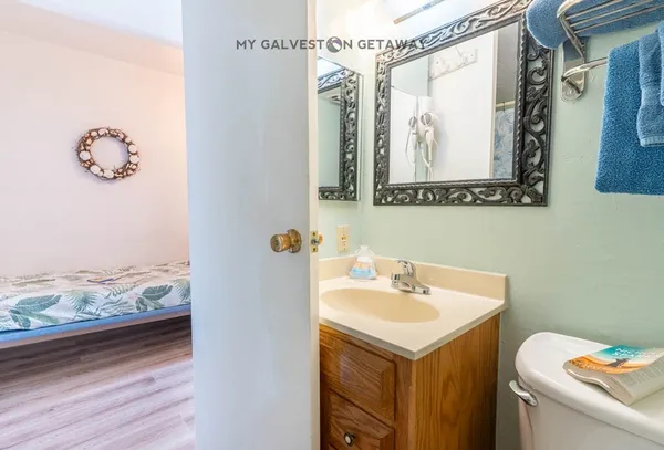 $1,300 | 6300 Seawall Boulevard, Unit 6105, Galveston, TX 77551