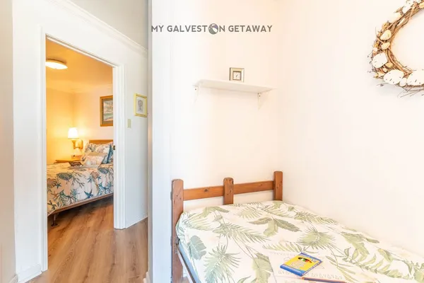 $1,300 | 6300 Seawall Boulevard, Unit 6105, Galveston, TX 77551