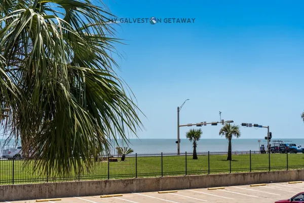$1,300 | 6300 Seawall Boulevard, Unit 6105, Galveston, TX 77551