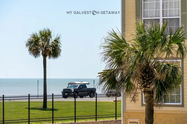 $1,300 | 6300 Seawall Boulevard, Unit 6105, Galveston, TX 77551