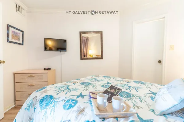 $1,300 | 6300 Seawall Boulevard, Unit 6105, Galveston, TX 77551