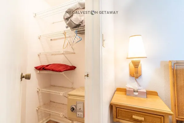 $1,300 | 6300 Seawall Boulevard, Unit 6105, Galveston, TX 77551