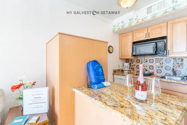 $1,300 | 6300 Seawall Boulevard, Unit 6105, Galveston, TX 77551
