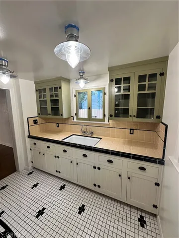 $2,795 | 3332 2nd Street, Riverside, CA 92501