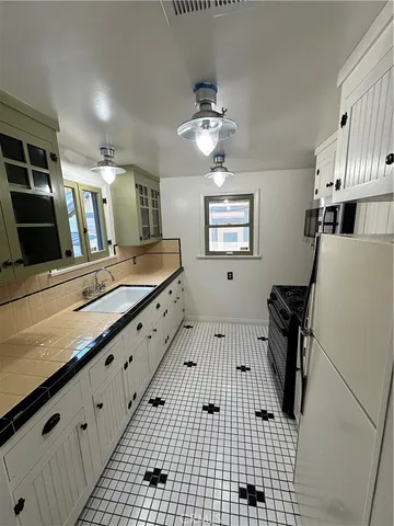 $2,795 | 3332 2nd Street, Riverside, CA 92501