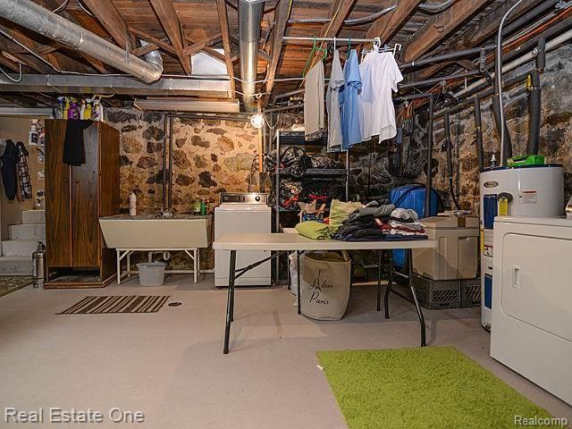 2070 West Wardlow Road Highland, MI 48357 - Photo 33 of 46 Laundry Area