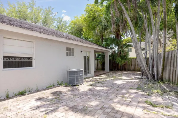 $3,850 | 10121 Northwest 51st Lane, Doral, FL 33178