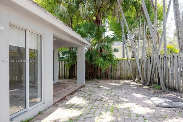 $3,850 | 10121 Northwest 51st Lane, Doral, FL 33178