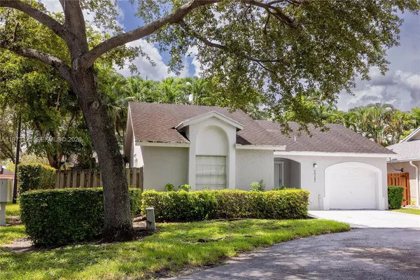 $3,850 | 10121 Northwest 51st Lane, Doral, FL 33178