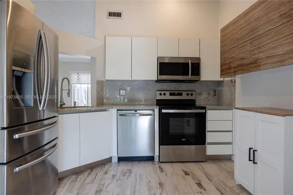 $3,850 | 10121 Northwest 51st Lane, Doral, FL 33178