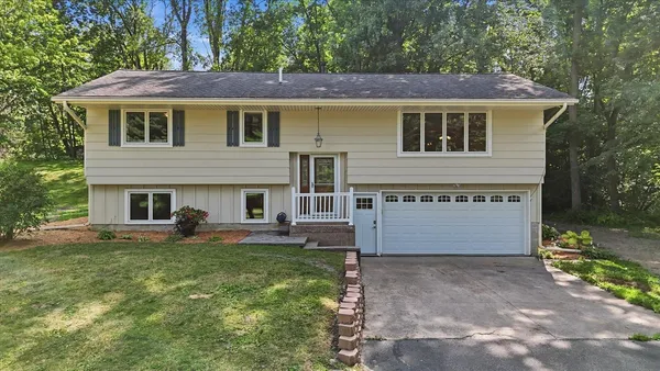 $459,900 | 9405 Fox Valley Drive, Corcoran, MN 55340