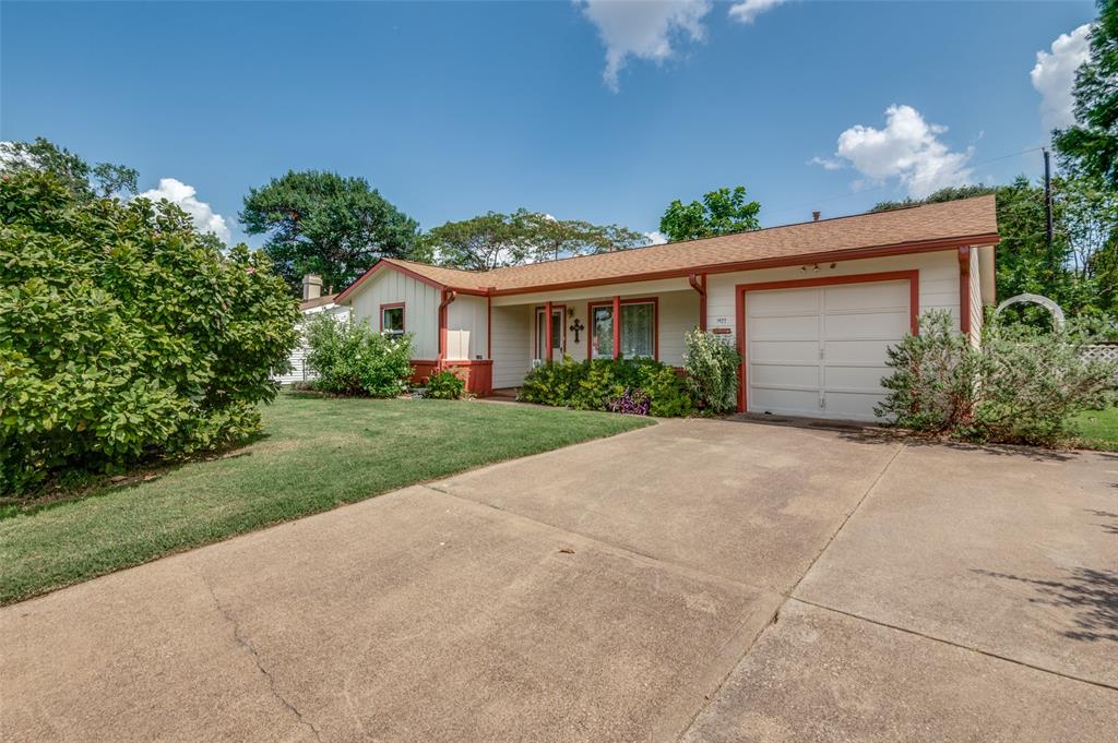 1822 Finley Road Irving, TX 75062 - Photo 3 of 14 a front view of house with yard and green space