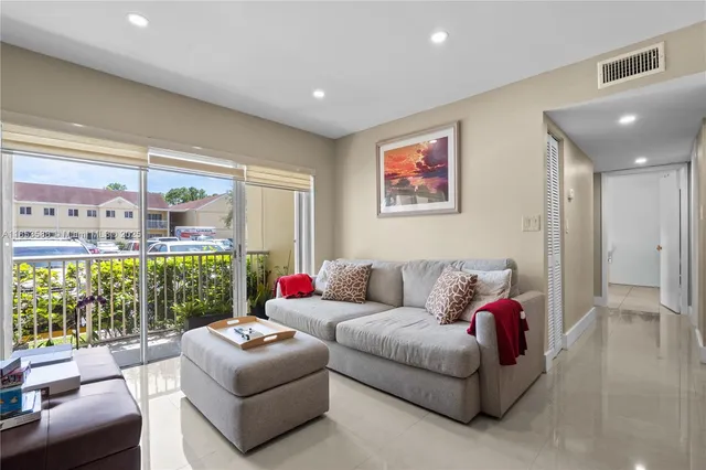 $319,000 | 13810 Southwest 112th Street, Unit 102, Miami, FL 33186