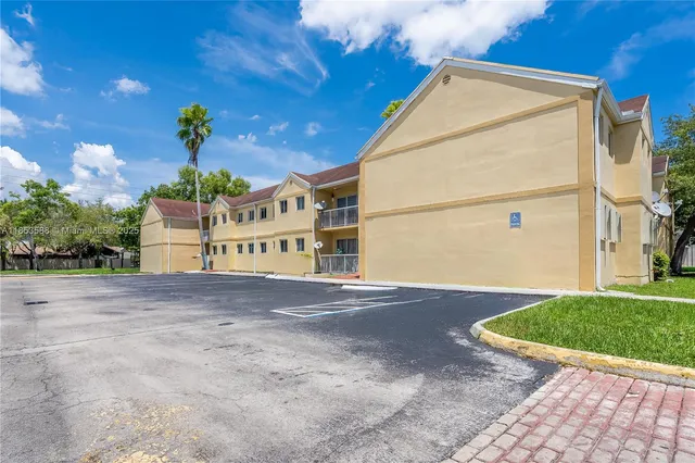$319,000 | 13810 Southwest 112th Street, Unit 102, Miami, FL 33186