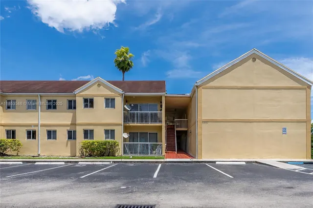 $319,000 | 13810 Southwest 112th Street, Unit 102, Miami, FL 33186