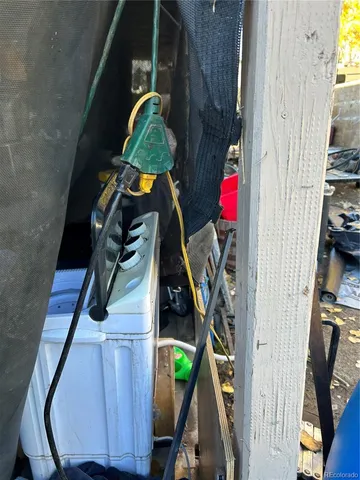 a view of utility room