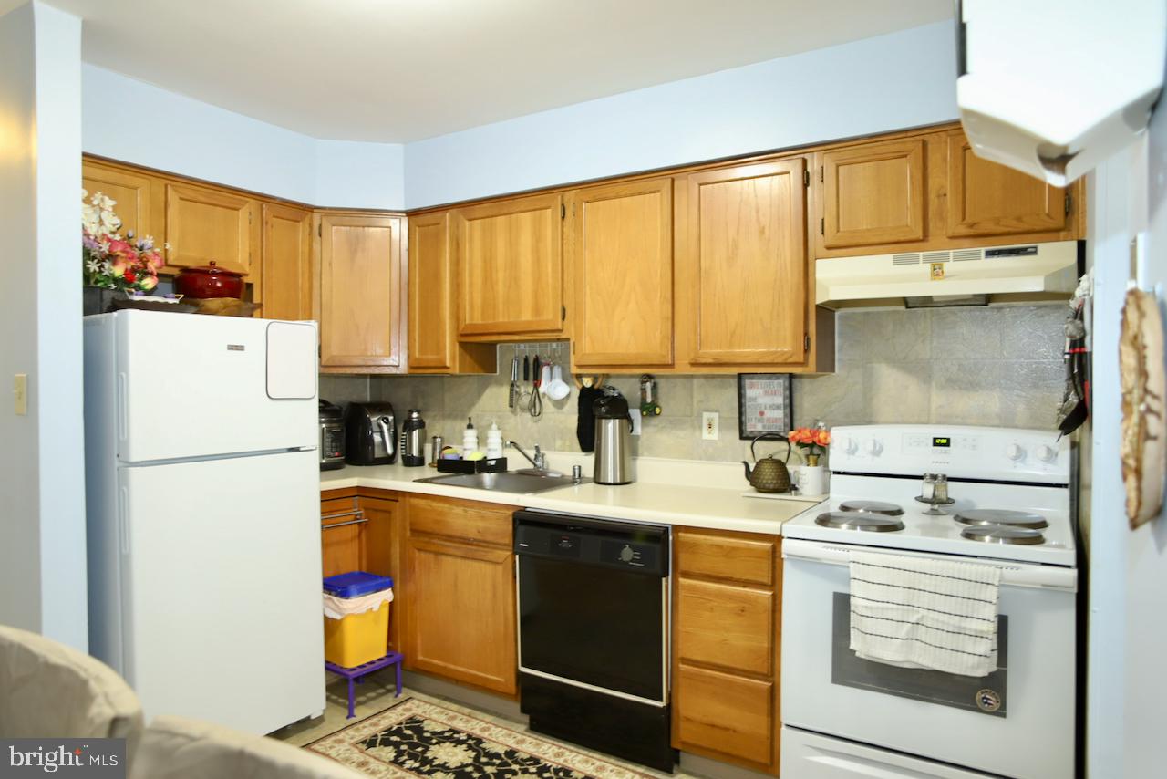 1104 Lisadale Circle, Unit 3A Baltimore, MD 21228 - Photo 3 of 20