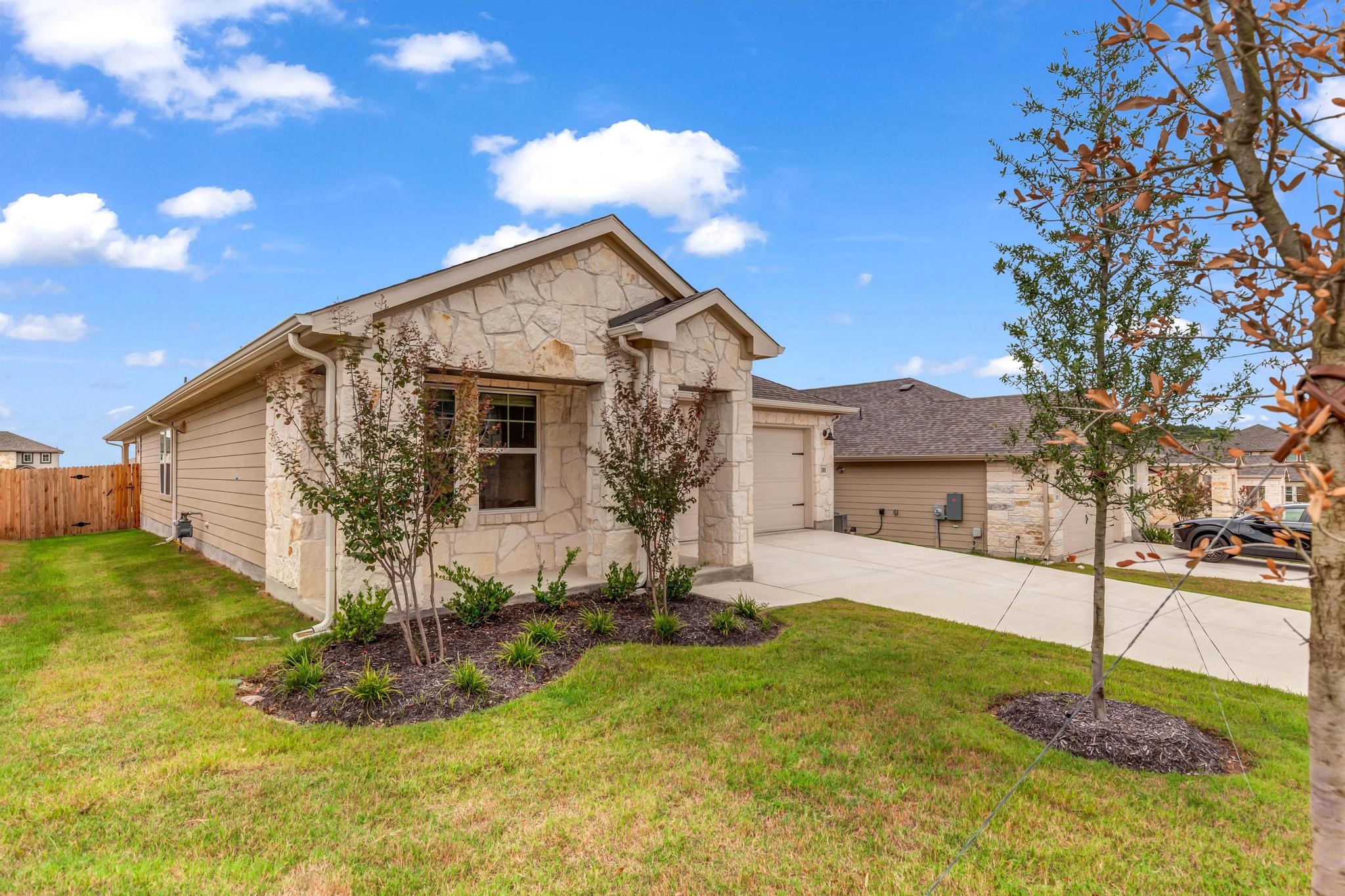 386 El Capitan Loop Dripping Springs, TX 78620 - Photo 4 of 40