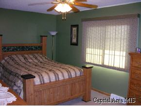 2824 Crown Point Springfield, IL 62704 - Photo 7 of 9 Gallery Image 7