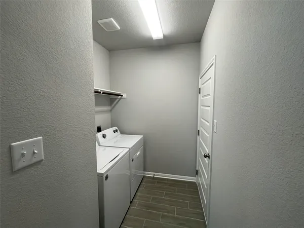 $1,900 | 125 Unforgiven Lane, Jarrell, TX 76537