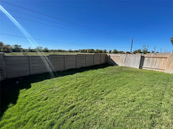 $1,900 | 125 Unforgiven Lane, Jarrell, TX 76537