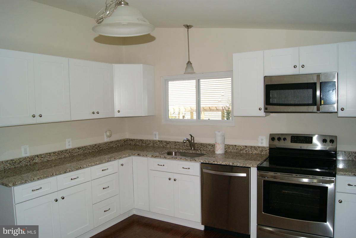 6098 Hill Road St. Leonard, MD 20685 - Photo 10 of 30 Kitchen