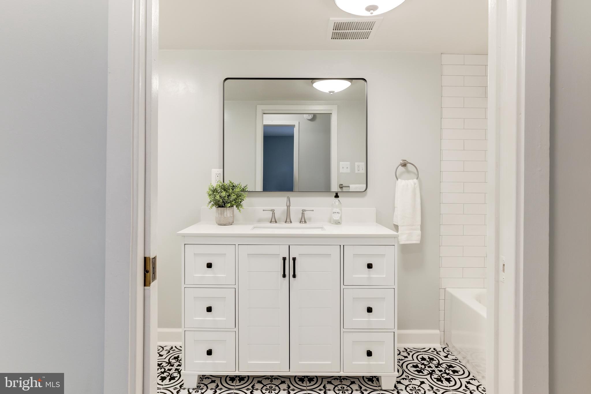 11224 Chestnut Grove Square, Unit 128 Reston, VA 20190 - Photo 38 of 41 Gallery Image 38
