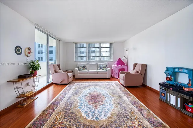 $2,300 | 1833 South Ocean Drive, Unit 902, Hallandale Beach, FL 33009