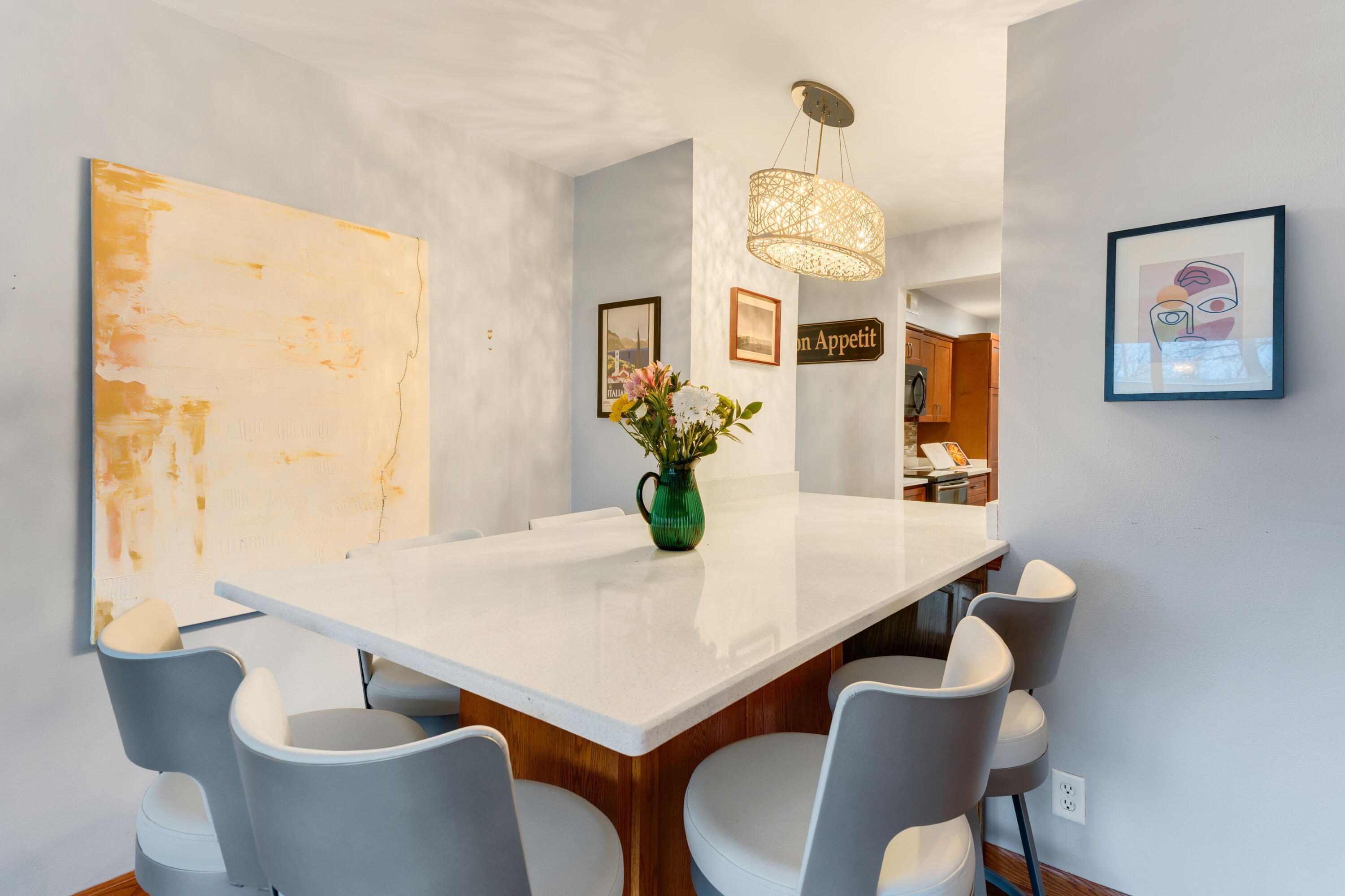 2525 South Shore Drive, Unit 1D Milwaukee, WI 53207 - Photo 8 of 17 Island