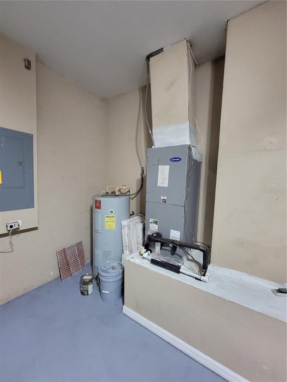 2734 Rochelle Drive Winter Haven, FL 33881 - Photo 36 of 38 a room with gym equipment and a mirror