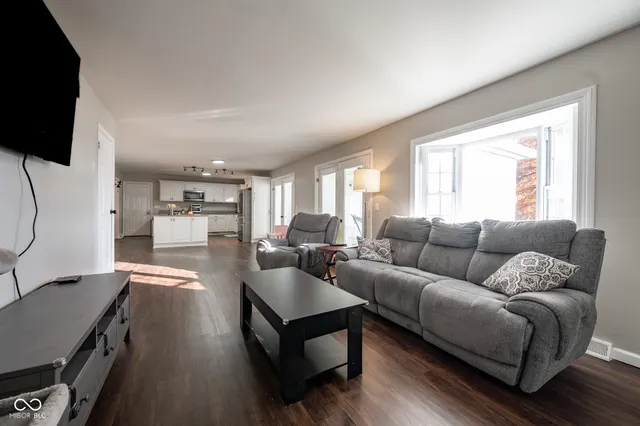 $380,000 | 32 Edgelea Drive, Greencastle, IN 46135