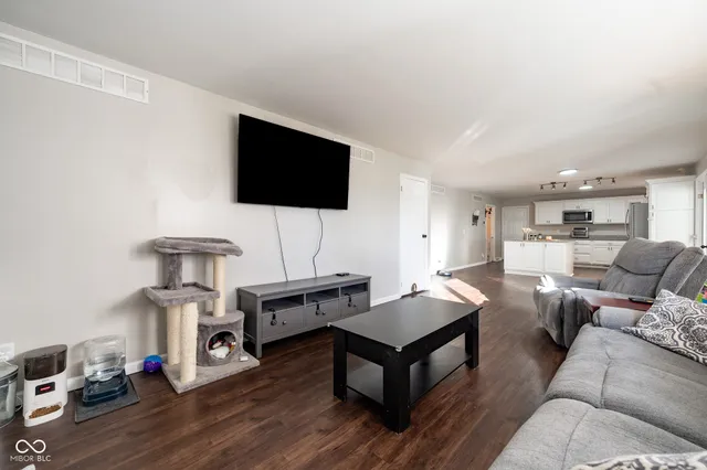 $380,000 | 32 Edgelea Drive, Greencastle, IN 46135