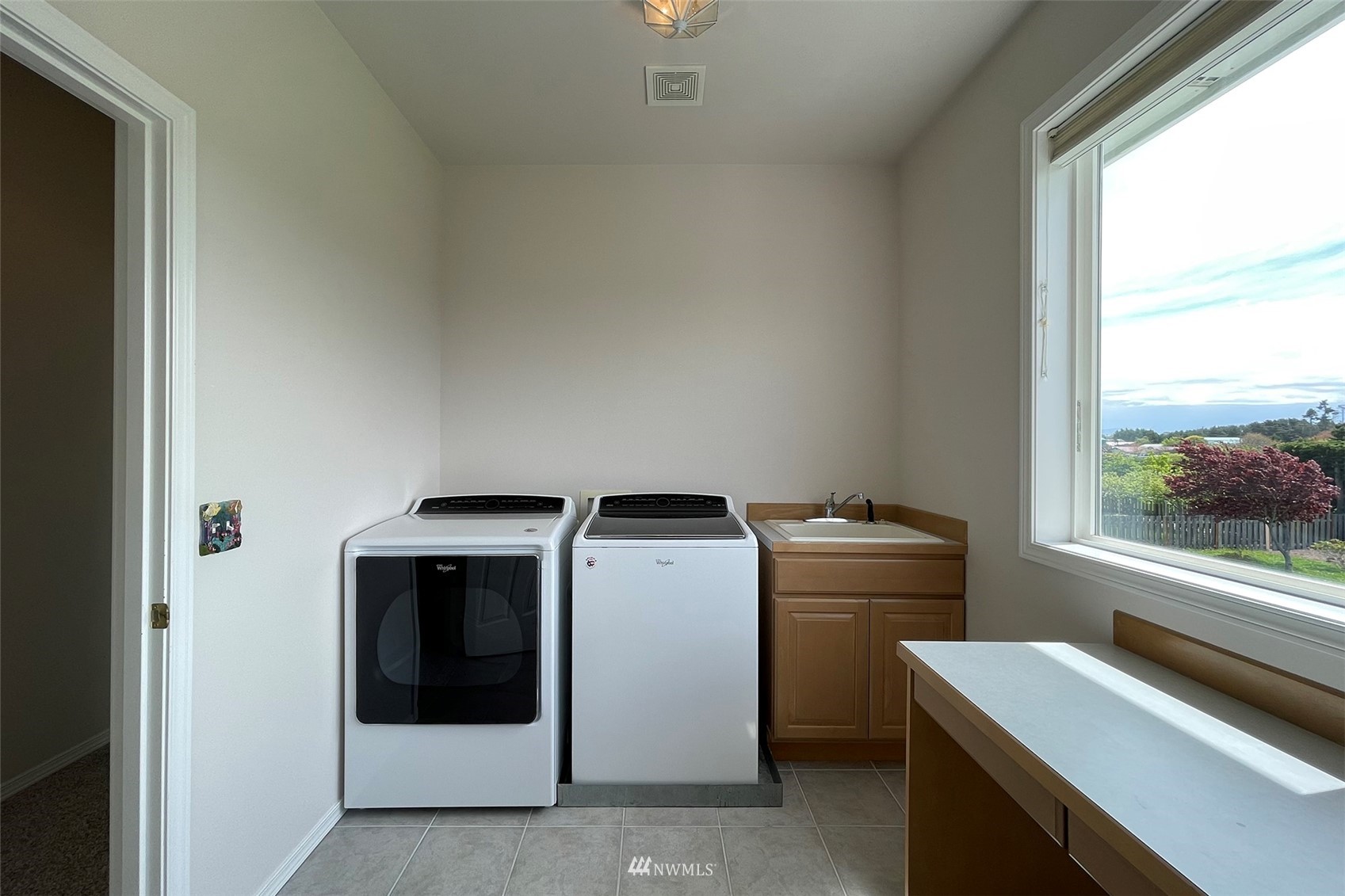 402 Marine Drive Sequim, WA 98382 - Photo 29 of 40 a utility room with washer and dryer