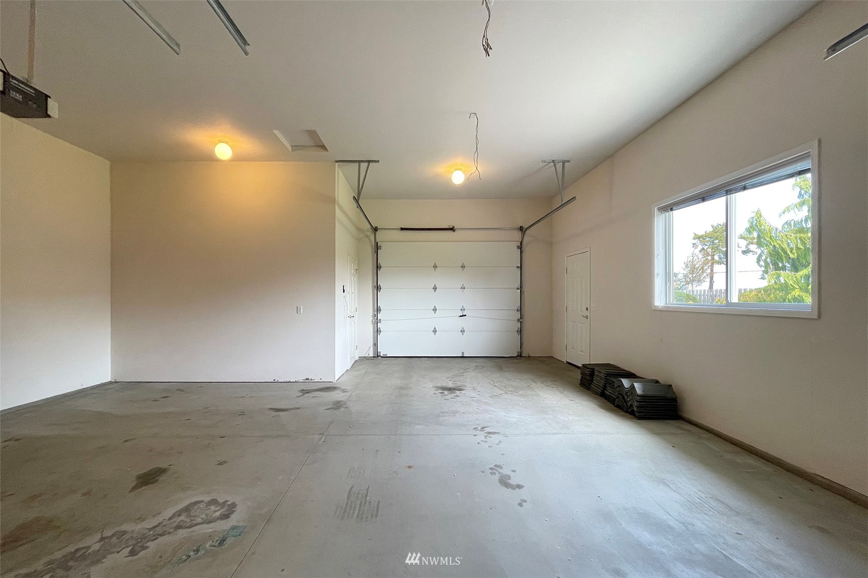 402 Marine Drive Sequim, WA 98382 - Photo 40 of 40 an empty room with windows