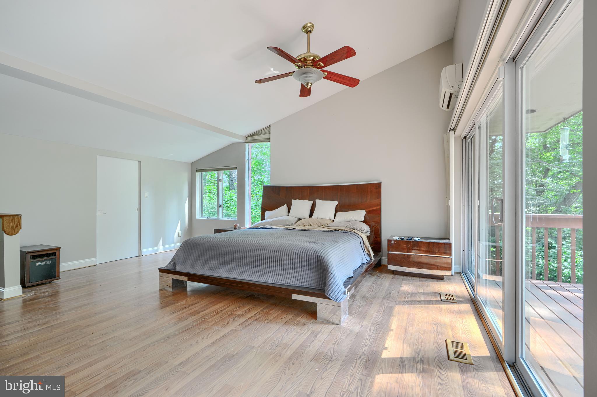 2101 Tufton Avenue Reisterstown, MD 21136 - Photo 28 of 125 a bedroom with a bed and a large window