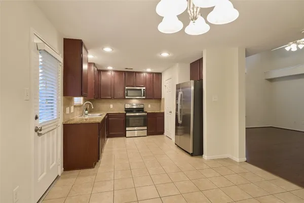 $2,250 | 12515 Lakeshore Drive, Montgomery, TX 77356