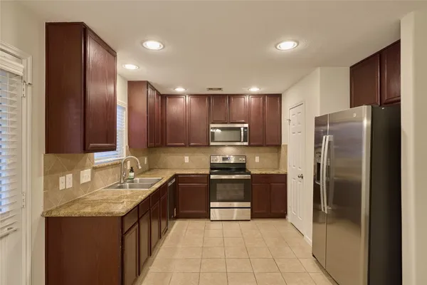 $2,250 | 12515 Lakeshore Drive, Montgomery, TX 77356