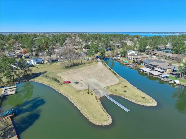 $2,250 | 12515 Lakeshore Drive, Montgomery, TX 77356