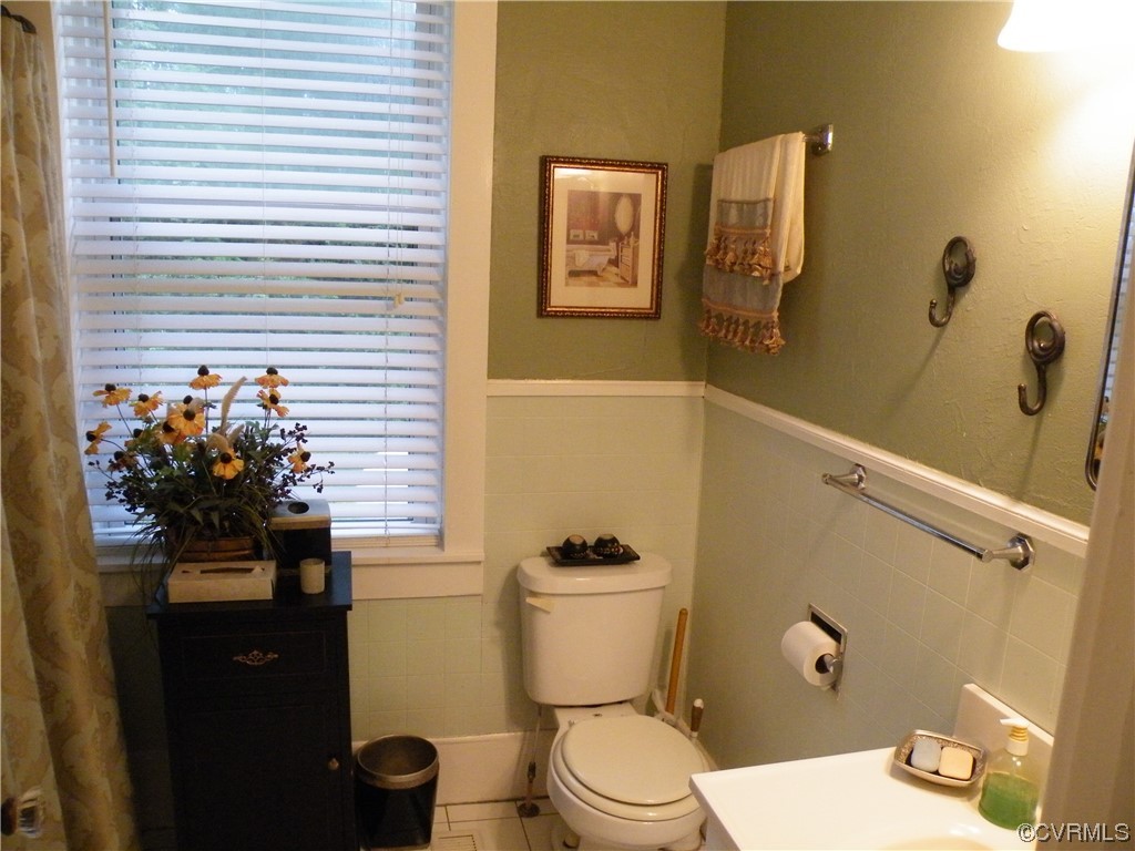 9120 Purdy Road Jarratt, VA 23867 - Photo 17 of 26 Second bath.