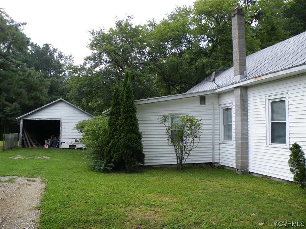 9120 Purdy Road Jarratt, VA 23867 - Photo 5 of 26 Garage with store room.