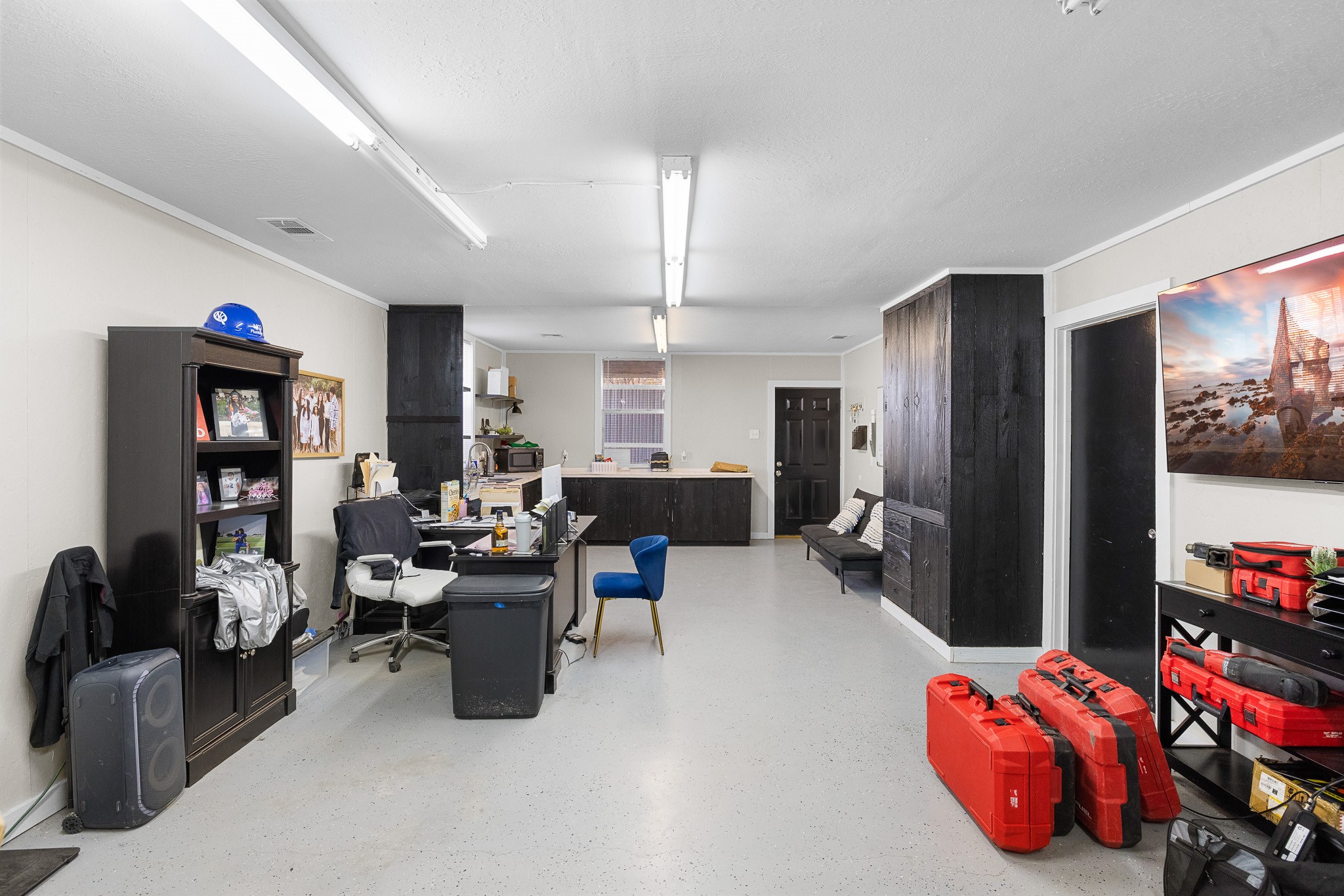 217 West W Hill Navasota, TX 77868 - Photo 4 of 21 a living room with furniture kitchen view and a window