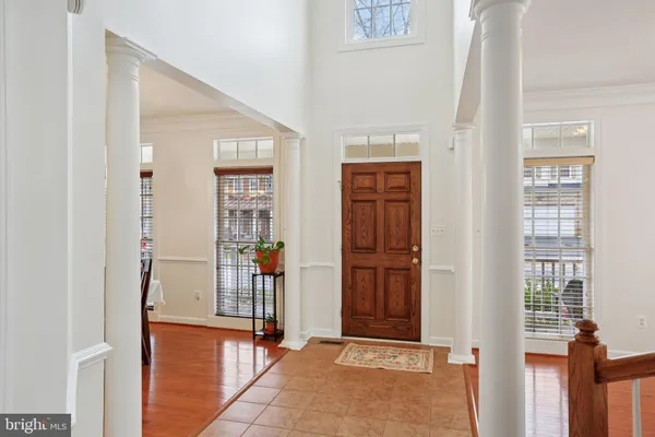 a view of an entryway with livingroom